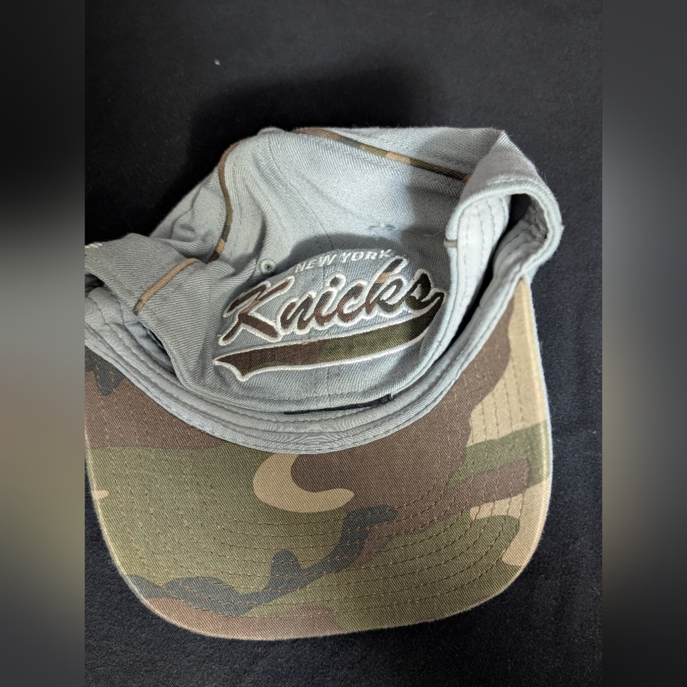 Men's Adidas Gray and Camo New York Knicks Hat Size L/XL - Picture 10 of 10